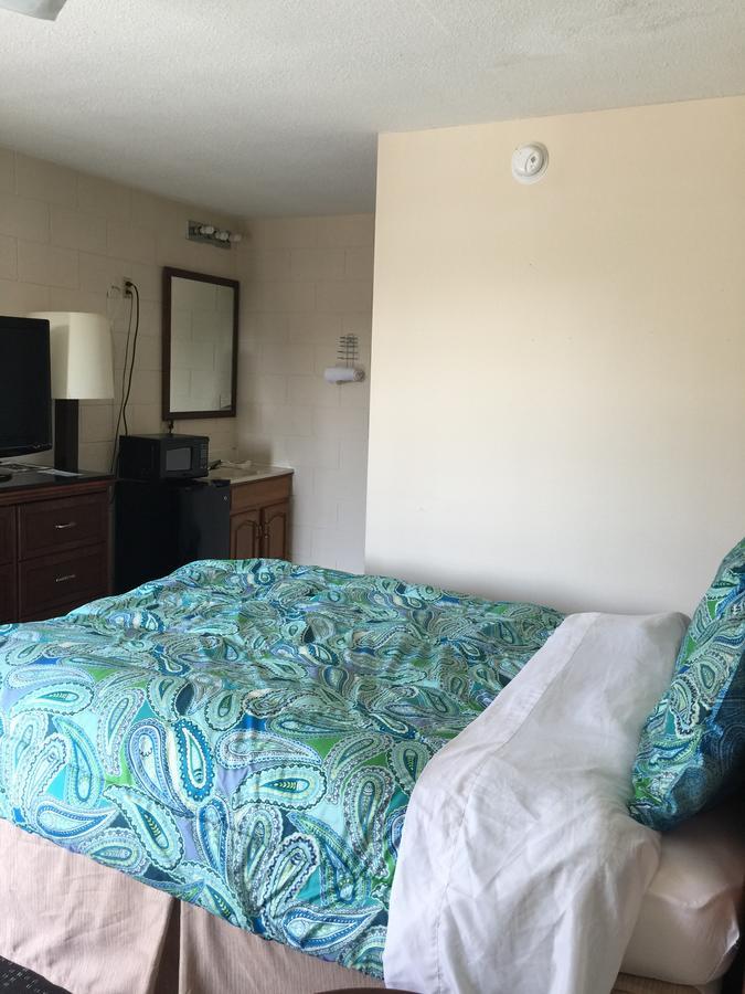 Hope Inn Lenox Екстериор снимка